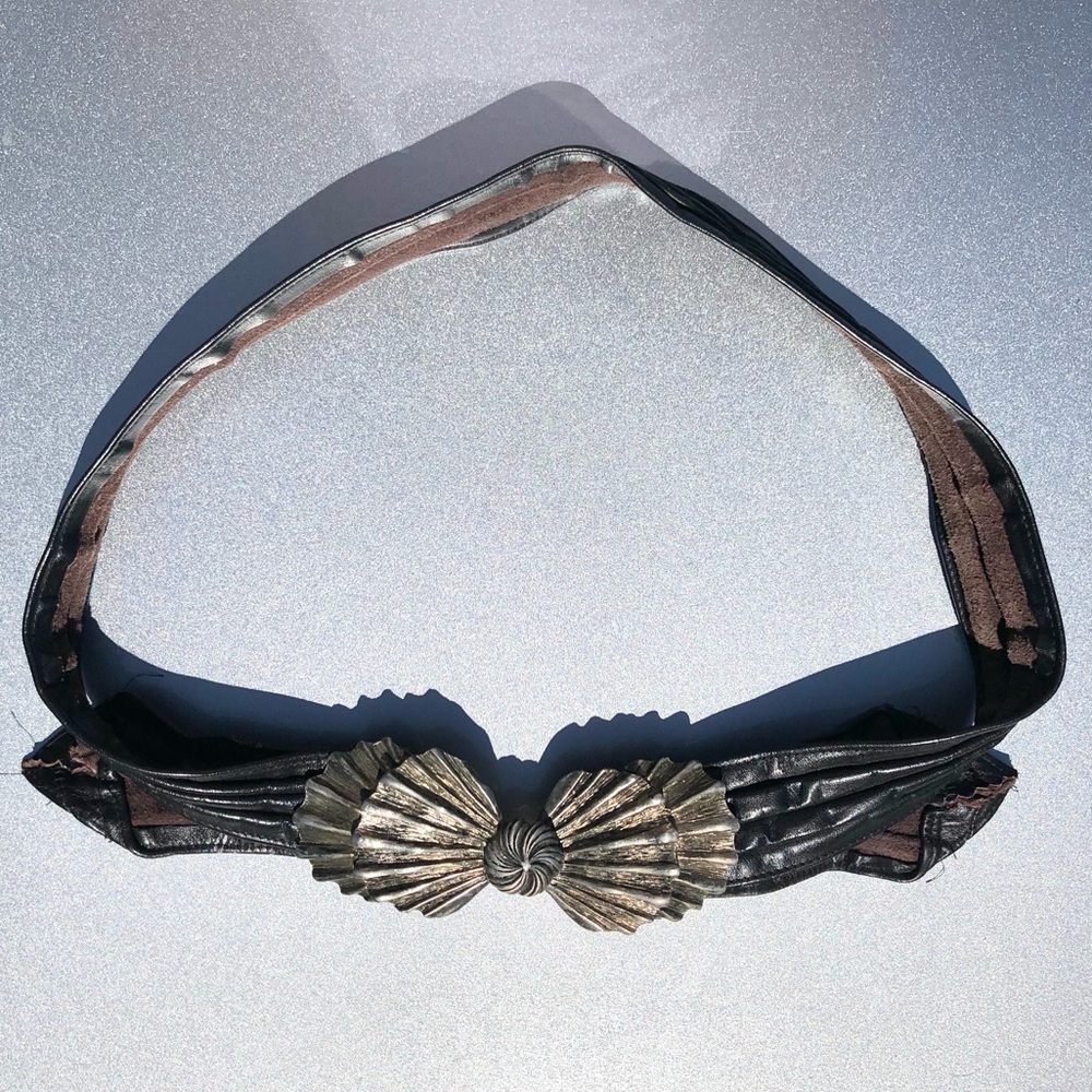 Vintage Leather Belt With Decorative Thick Metal Buckle